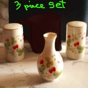 Vintage Made in Japan Strawberry Decor Salt & Pepper Shaker Bundle